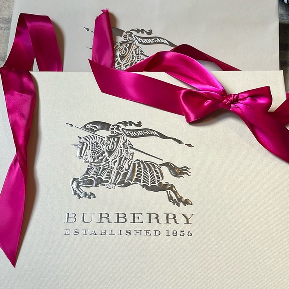 BNWT Girl’s Burberry Puffer Jacket - Picture 2 of 12